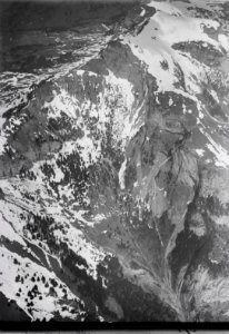ETH-BIB-Hoher Kasten, Absturz ins Rheintal aus 2800 m-Inlandflüge-LBS MH01-000571