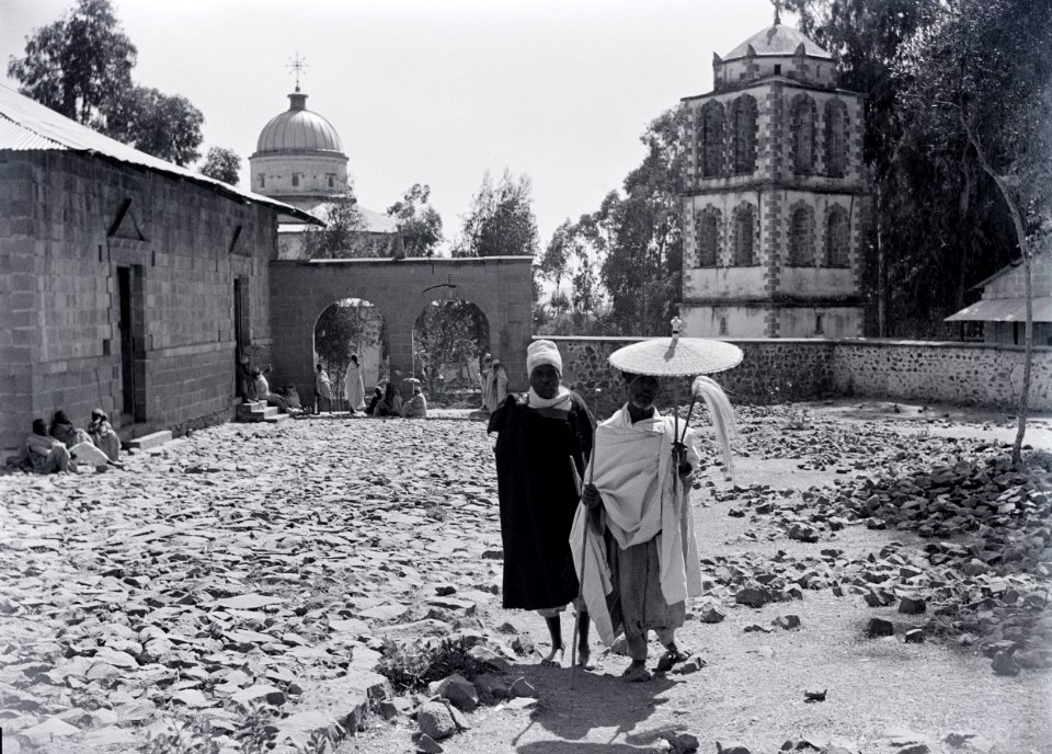 ETH-BIB-Hof in Debre Libanos-Abessinienflug 1934-LBS MH02-22-0476