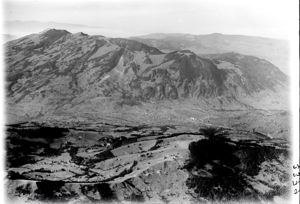ETH-BIB-Hochstuckli, Sattel, Rossberg v. S. O. aus 3000 m-Inlandflüge-LBS MH01-002379