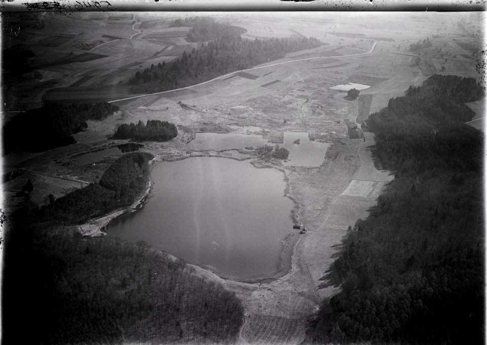 ETH-BIB-Husemer See bei Ossingen v. W. aus 300 m-Inlandflüge-LBS MH01-005946