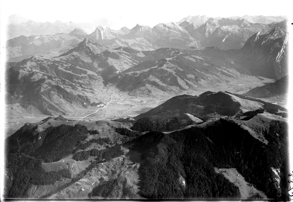 ETH-BIB-Hummel, Sihltal, Euthal, Aubrig, Chöpfenberg, Schiberg aus 3000 m-Inlandflüge-LBS MH01-002375