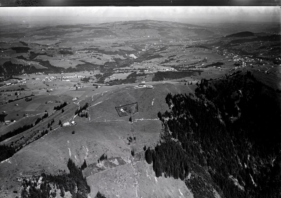 ETH-BIB-Hundwiler Höhi, Hundwil, Stein v. S. aus 1500 m-Inlandflüge-LBS MH01-005454