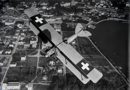 ETH-BIB-Häfeli DH-3a der Schweizer Luftwaffe über Locarno aus 400 m-Inlandflüge-LBS MH01-001320