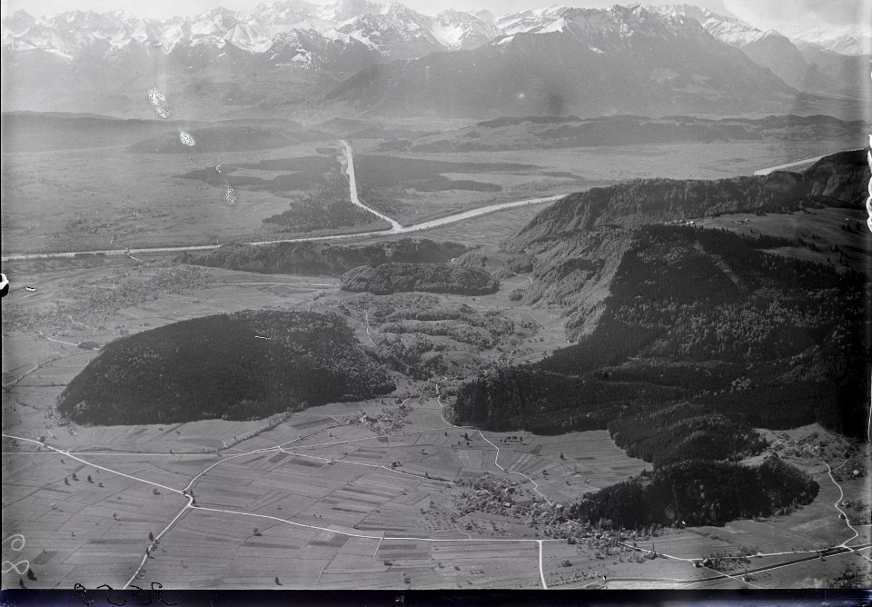 ETH-BIB-Hueb, Smelenberg, Chienberg, Kobelwald, Hirschsprung, Oberriet, Illmündung, Rhein v. N. aus 1000 m-Inlandflüge-LBS MH01-003658