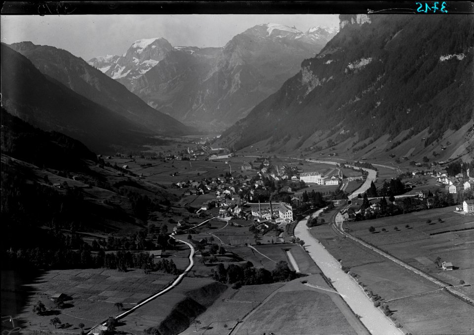 ETH-BIB-Hätzingen, Diesbach, Bettschwanden, Tödi, Linthal v. N. aus 600 m-Inlandflüge-LBS MH01-003715