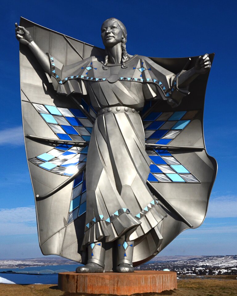 Statue native american tourism