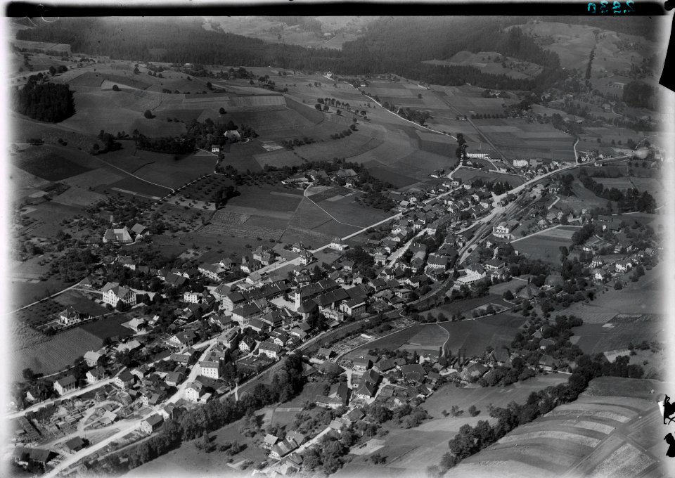 ETH-BIB-Huttwil aus 400 m-Inlandflüge-LBS MH01-002830