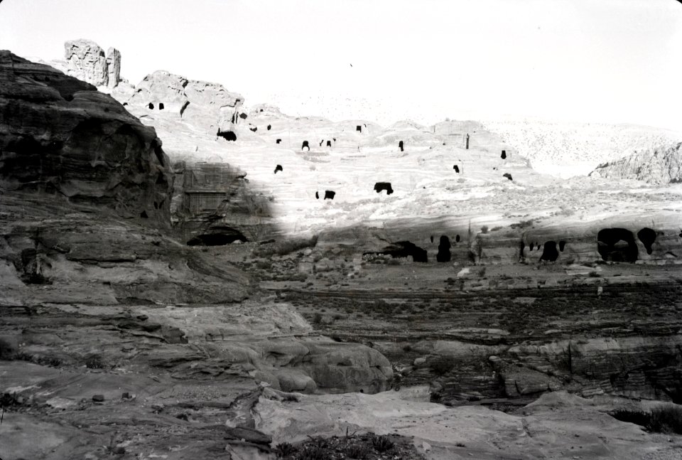 ETH-BIB-Höhlen, Petra-Abessinienflug 1934-LBS MH02-22-0118