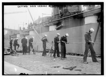 Getting deck lashings in shape - NEW YORK LCCN2014696000