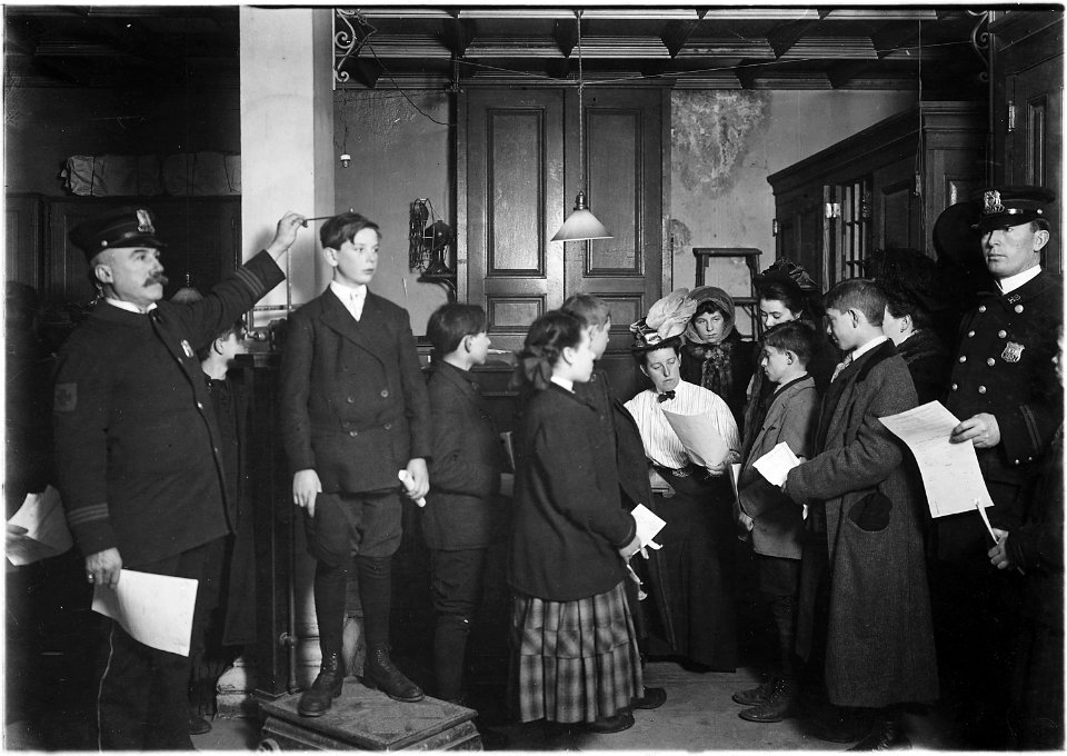 Getting working papers. New York. - NARA - 523068