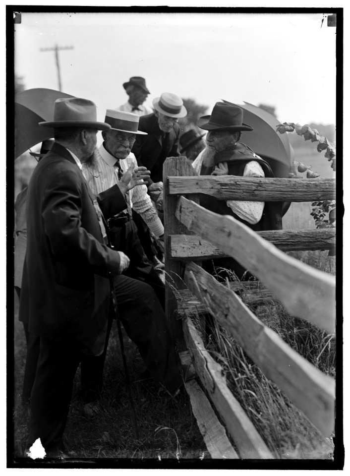 GETTYSBURG REUNION- G.A.R. & U.C.V. LCCN2016864726