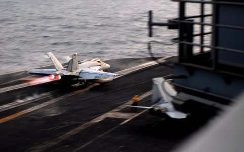 Getting the planes going aboard the USS Ronald Reagan DVIDS116094