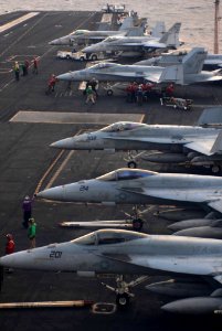 Getting the planes going aboard the USS Ronald Reagan DVIDS116095