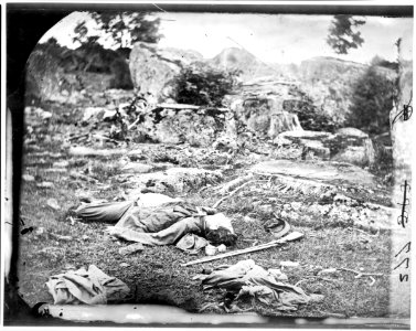 Gettysburg, Pa. Dead Confederate soldiers in 'the devil's den' LOC cwpb.00916