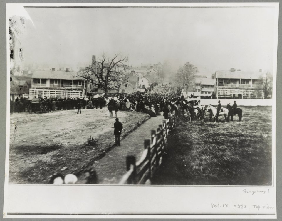 Gettysburg, Pa. Nov. 19, 1863. Crowd and marching troops on way to cemetery LCCN2012647717