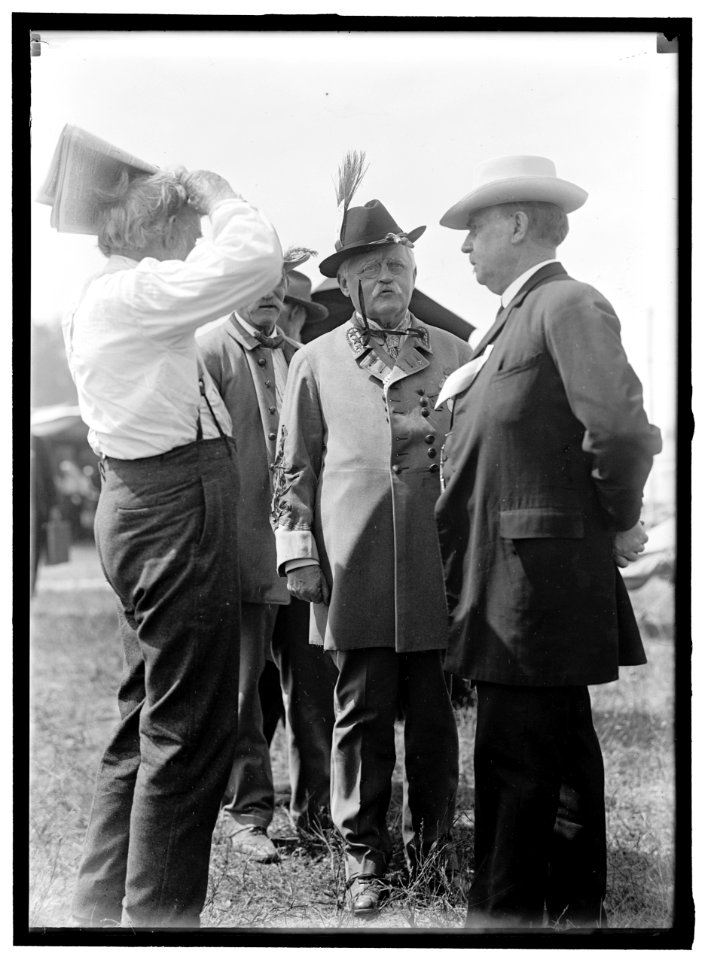 GETTYSBURG REUNION- G.A.R. & U.C.V. LCCN2016864723