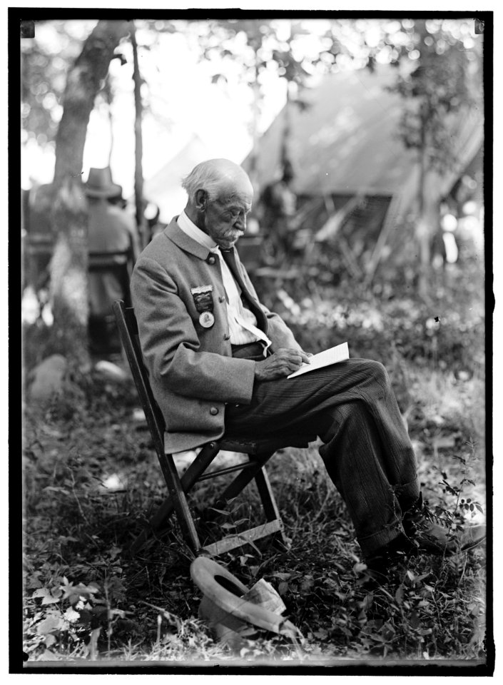 GETTYSBURG REUNION- G.A.R. & U.C.V. VETERANS OF THE G.A.R. AND OF THE CONFEDERACY, AT THE ENCAMPMENT LCCN2016864720