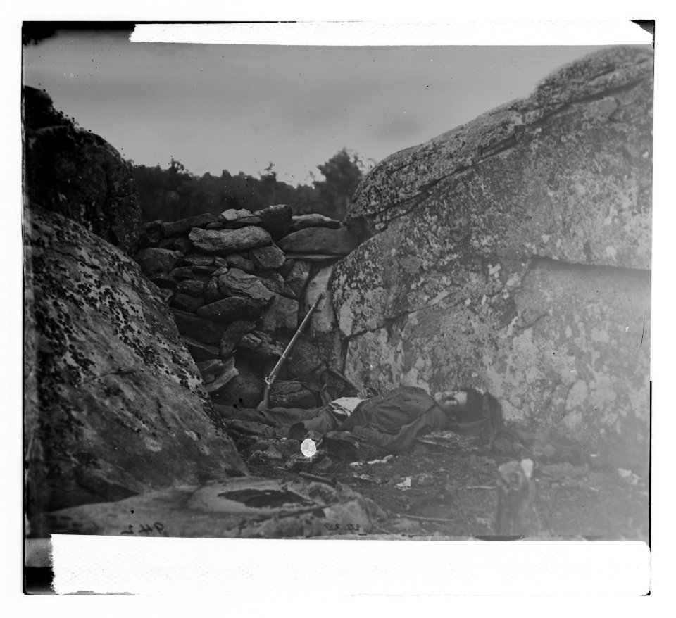 Gettysburg, Pennsylvania. Body of Confederate sharpshooter LOC cwpb.00876