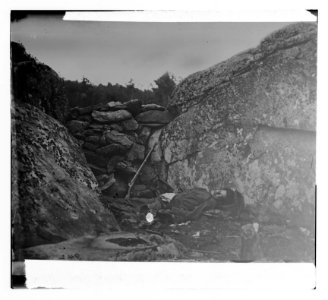 Gettysburg, Pennsylvania. Body of Confederate sharpshooter LOC cwpb.00876