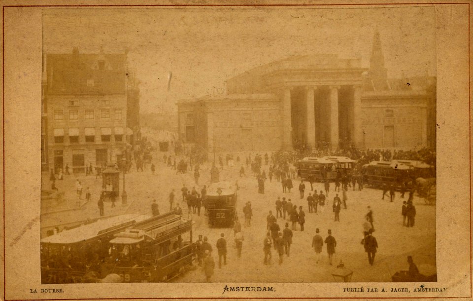 Gezicht op de Dam met de Beurs van Zocher
