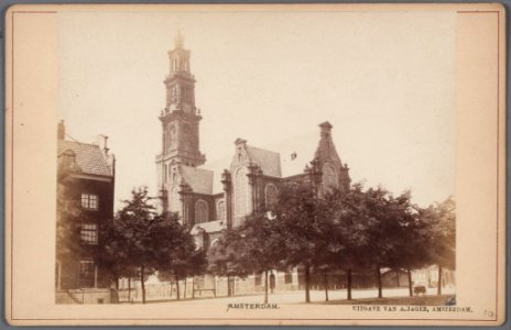 Gezicht op de Westermarkt en de Westerkerk over de Keizersgracht, met links de zijgevel van Westermarkt 1