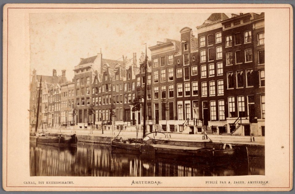 Gezicht op de Keizersgracht bij de Brouwersgracht, met van links naar rechts de nummers 1-034