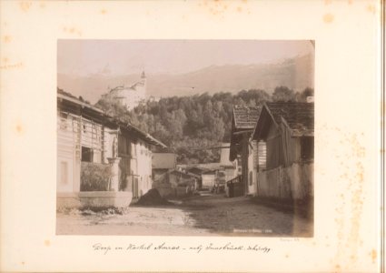 Gezicht op een dorpsstraat en het kasteel van Amras Dorfstrasse in Amras. (titel op object), RP-F-F01131-AA photo