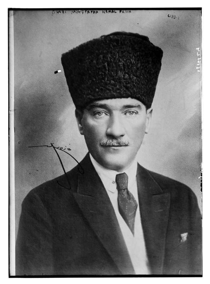 Ghazi Moustapha Kemal Pasha LCCN2014716853