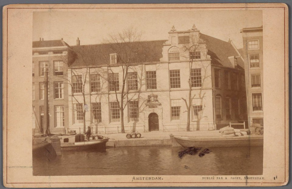 Gezicht op het Stedelijk Gymnasium, Singel 453, met rechts de ingang van het Derde Klooster-001