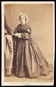 Ghémar, Frères - carte de visite, Portret van een oude vrouw, staand