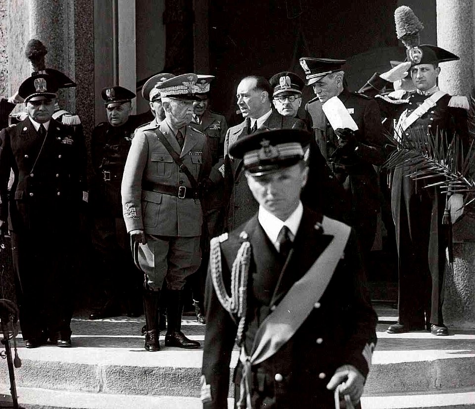 Gianni-Caproni-con-Vitt-Eman-III-in-visita-alla-Caproni-1939