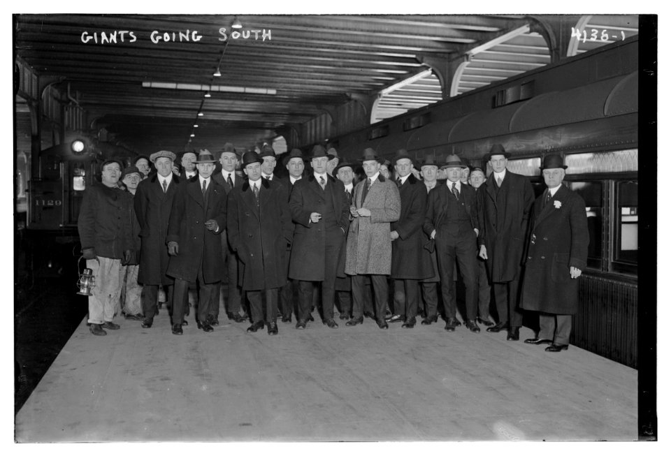 Giants going South LCCN2014703968