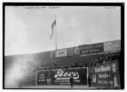 Giants raising pennant LCCN2014707211