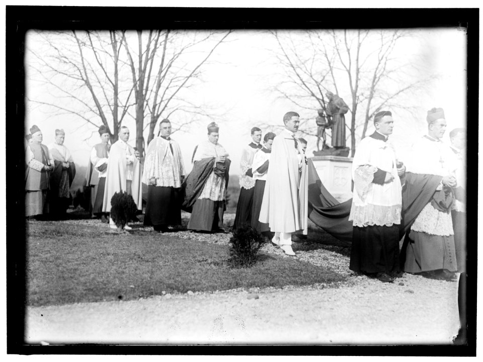 GIBBONS, JAMES, CARDINAL. EPISCOPAL JUBILEE FOR CARDINAL GIBBONS AT CATHOLIC UNIVERSITY. CARDINAL SHERETTI, CENTER; APOLSTOLIC DEL. BANZANA, RIGHT; CARDINAL McRORY, 2ND FROM LEFT; MONS. LCCN2016869711
