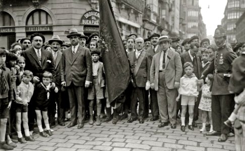 Gigantes y Cabezudos por la calle Loiola (3 de 3) - Fondo Car-Kutxa Fototeka