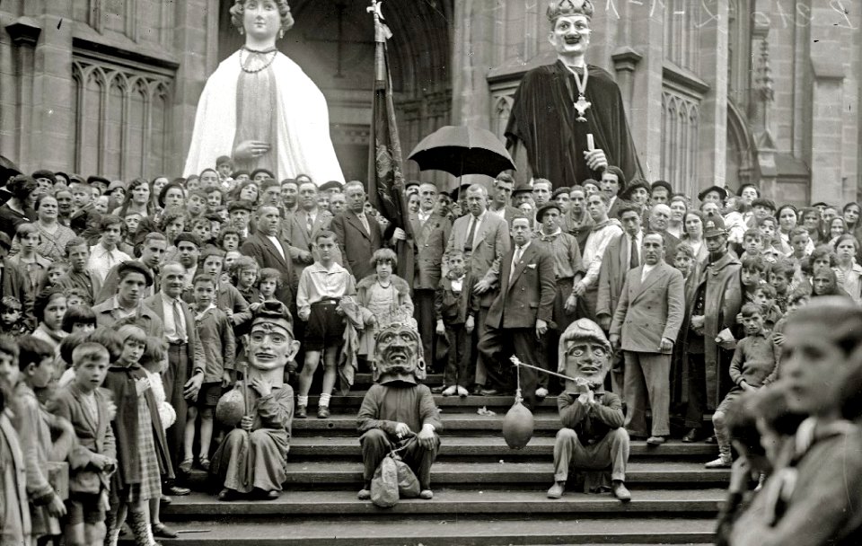 Gigantes y Cabezudos por las calles de San Sebastián (2 de 2) - Fondo Car-Kutxa Fototeka
