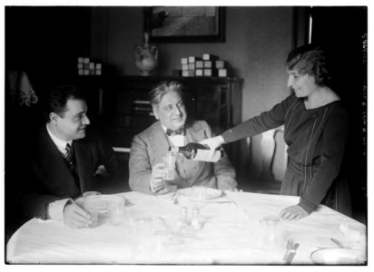 Gigli, wife and Rosati LCCN2014715321