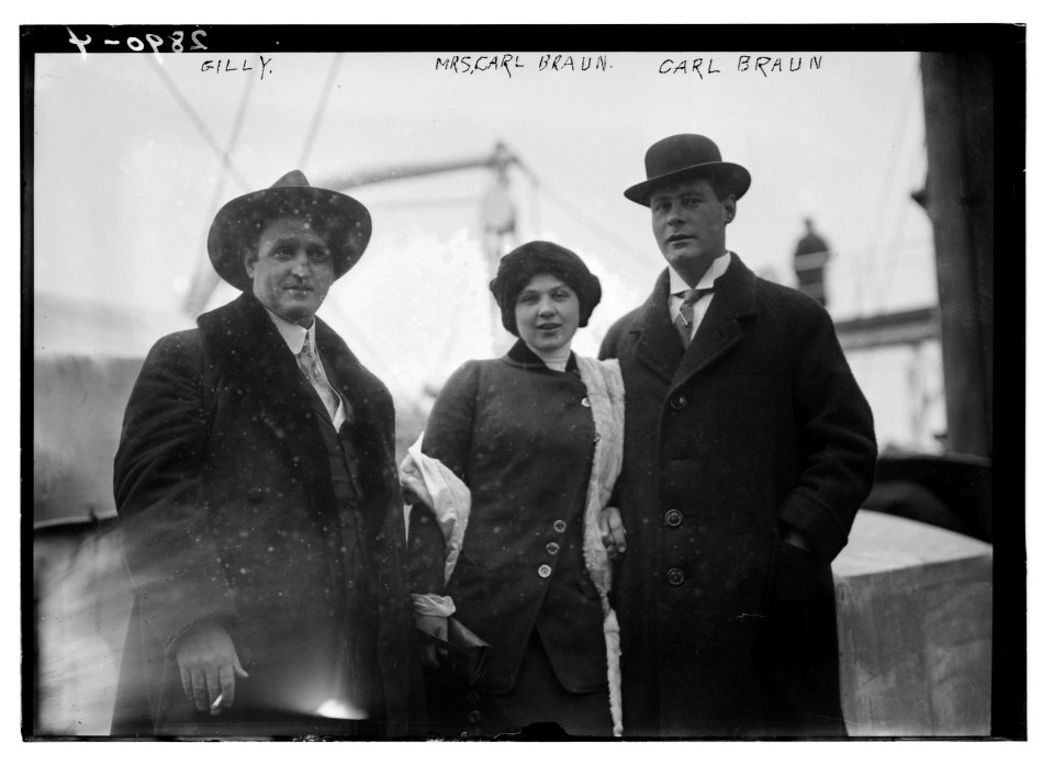 Gilly - Mrs. Carl Braun and Carl Braun LCCN2014694661