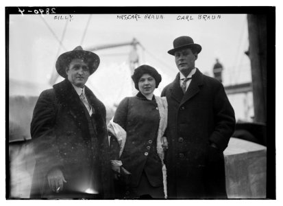 Gilly - Mrs. Carl Braun and Carl Braun LCCN2014694661