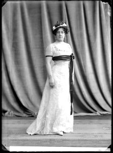 Gina Barcklind in Bland bålde riddersmän at Vasateatern 1908 - SMV - NB041