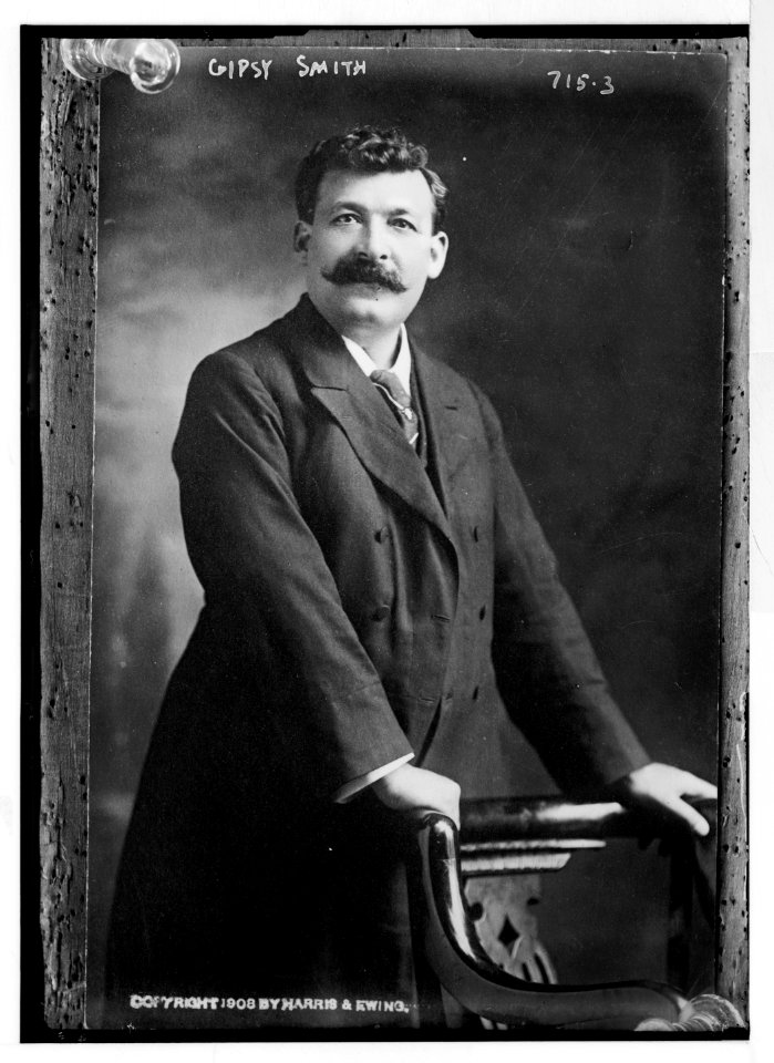 Gipsy Smith, standing next to chair, Harris & Ewing - Harris & Ewing LCCN2014683446
