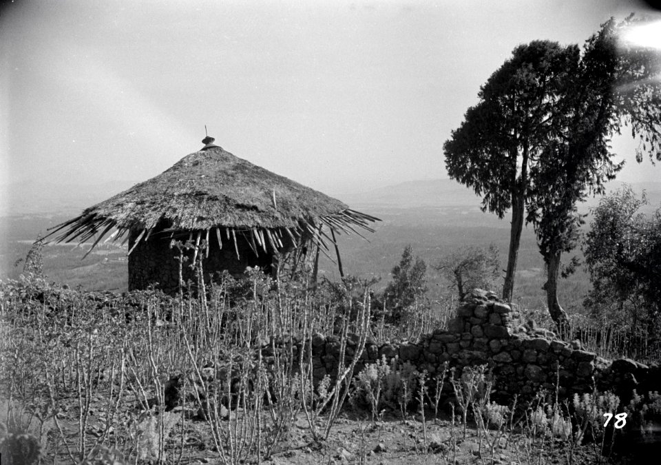 ETH-BIB-Hütte im Hochland Abessiniens-Abessinienflug 1934-LBS MH02-22-0459