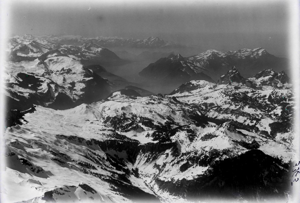 ETH-BIB-Ibergeregg, Mythen, Rigi, Pilatus v. O. aus 3000 m-Inlandflüge-LBS MH01-003365