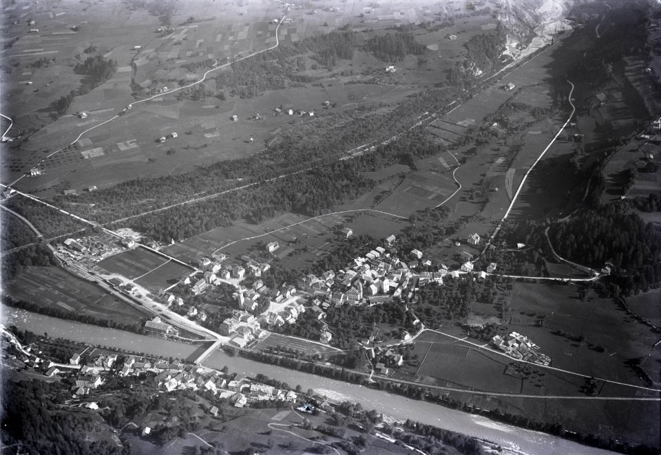 ETH-BIB-Ilanz. Glennermündung v. N. aus 600 m-Inlandflüge-LBS MH01-003918