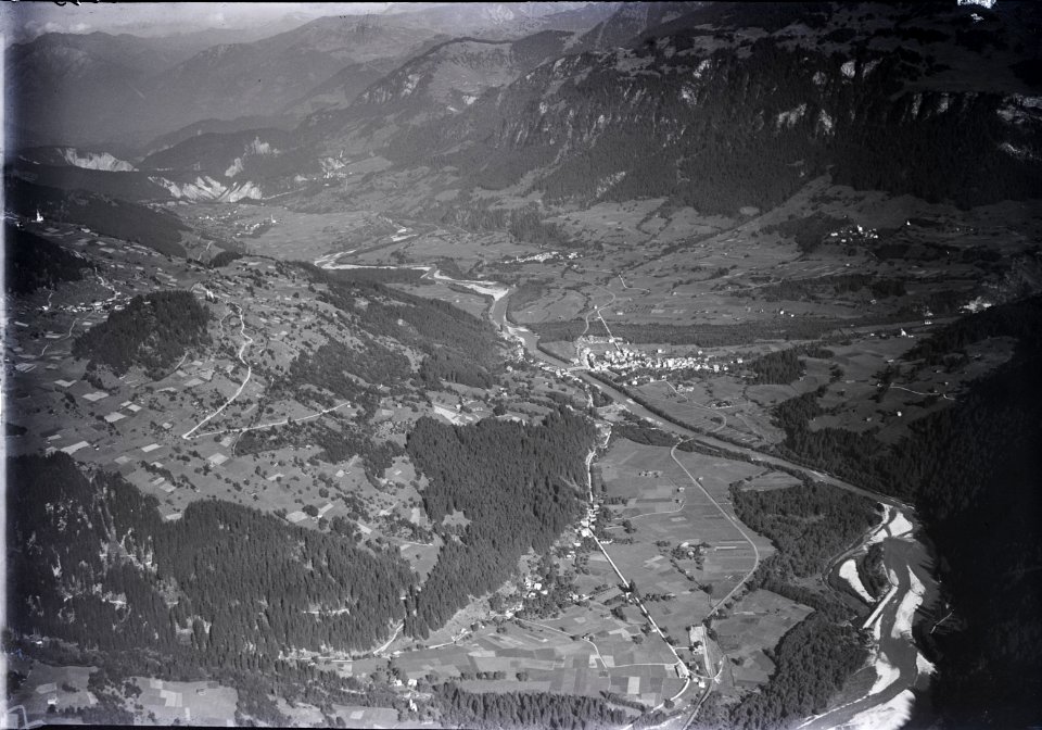 ETH-BIB-Ilanz, Sevgein, Castrisch, Sagogn v. W. aus 800 m-Inlandflüge-LBS MH01-003933