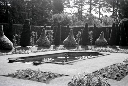 ETH-BIB-Im Garten des Landgutes Cherkley Court, Leatherhead-Weitere-LBS MH02-42-0018
