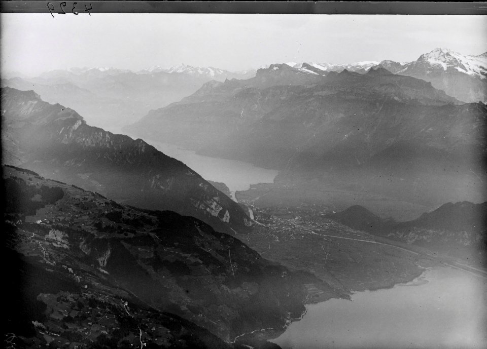 ETH-BIB-Interlaken, Brienzersee, Faulhorn v. N. W. aus 2000 m-Inlandflüge-LBS MH01-004329