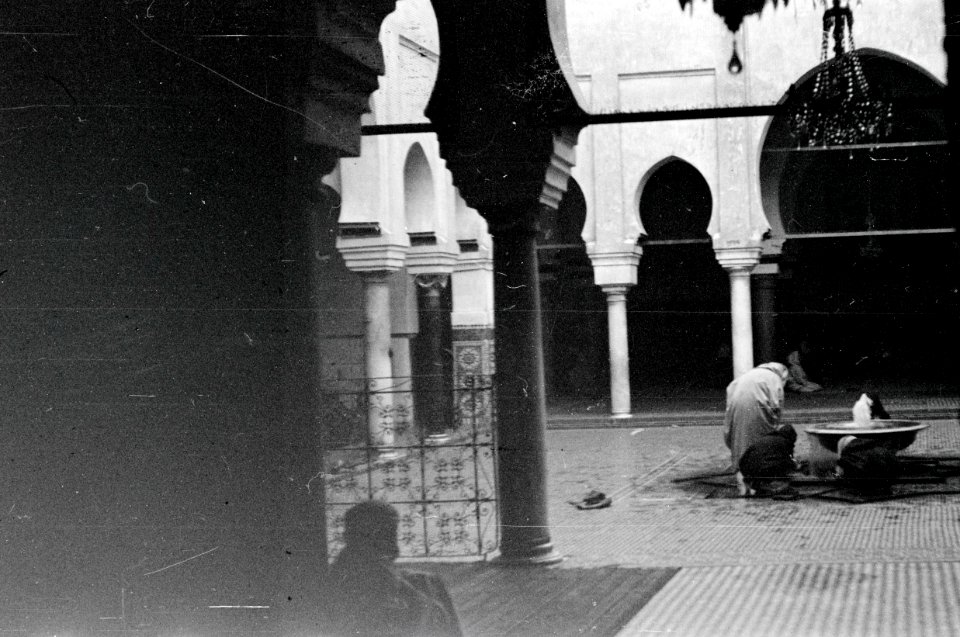 ETH-BIB-Innenhof eines Gebäudes in Fès-Nordafrikaflug 1932-LBS MH02-13-0327