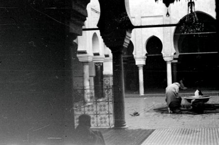 ETH-BIB-Innenhof eines Gebäudes in Fès-Nordafrikaflug 1932-LBS MH02-13-0327