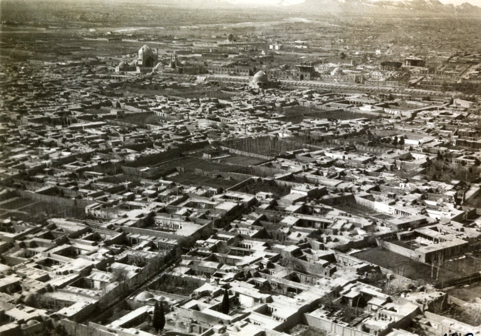 ETH-BIB-Isfahan mit Berghintergrund aus 300 m Höhe-Persienflug 1924-1925-LBS MH02-02-0149-AL-FL